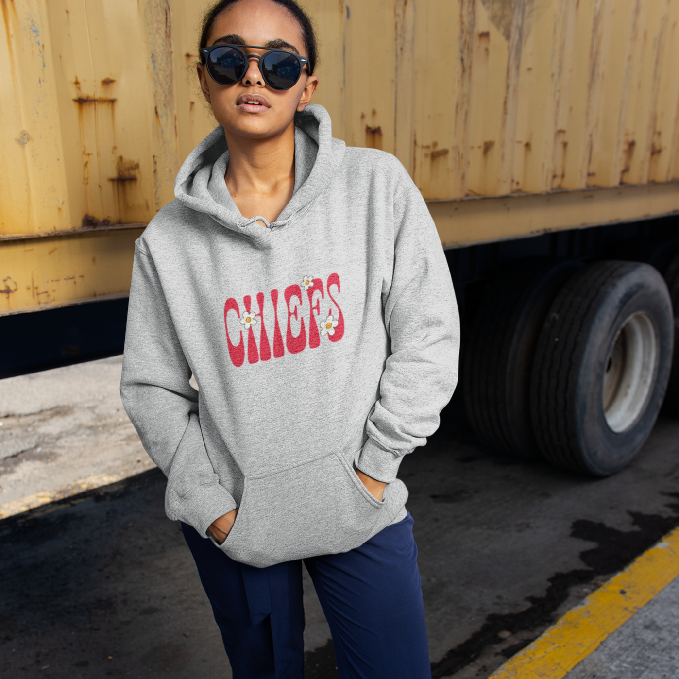 chiefs_daisy_hoodie_gray.png