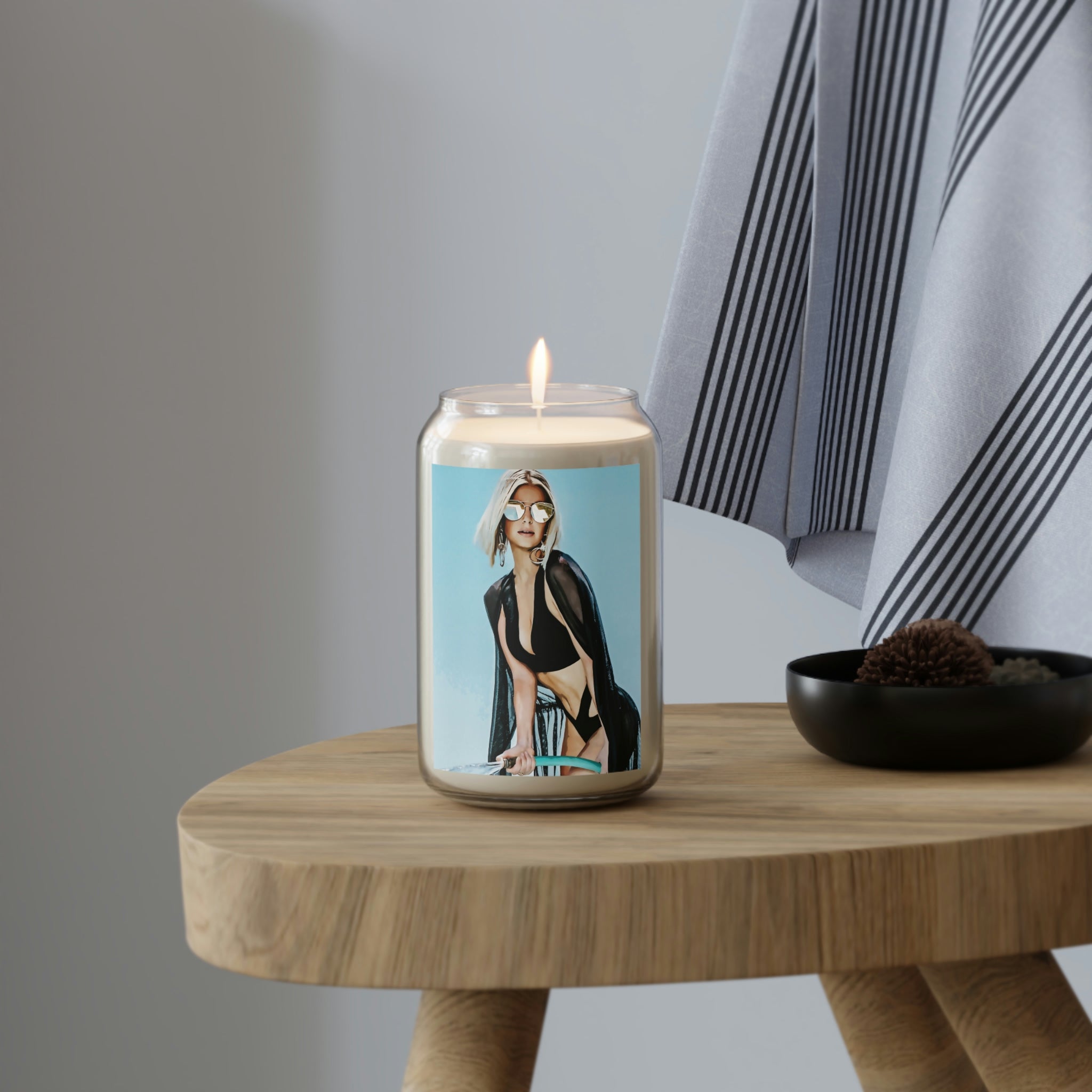 Ariana Magazine Candle